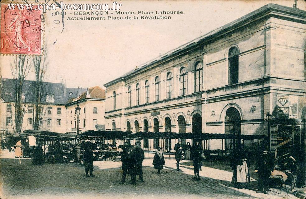 511 - BESANÇON - Musée. Place Labourée. Actuellement Place de la Révolution